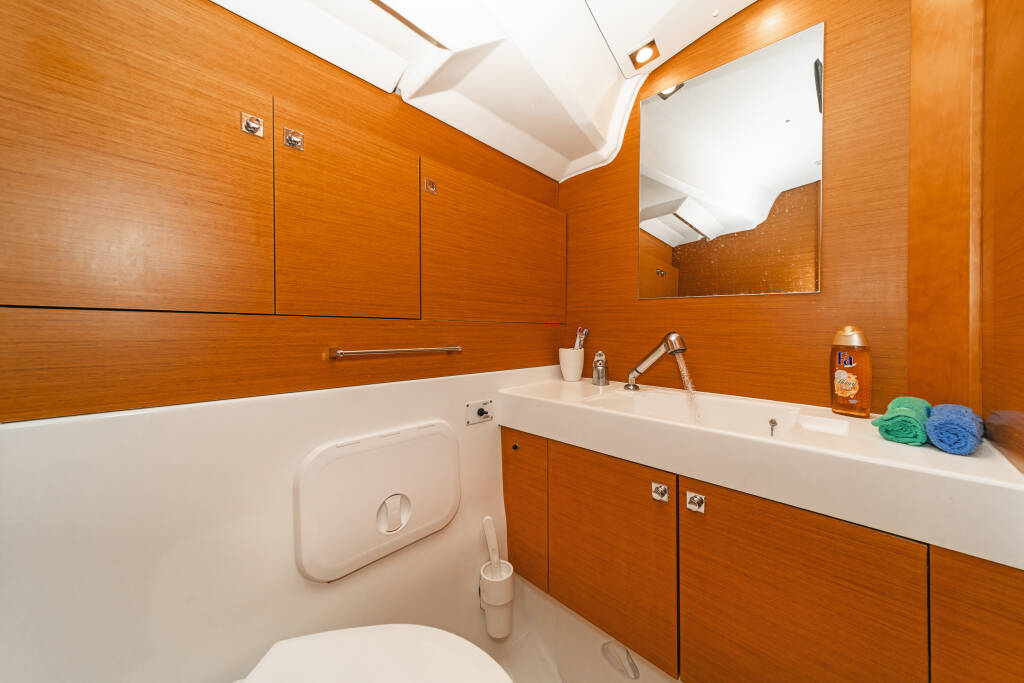 Sailing yacht Sun Odyssey 519 Eva