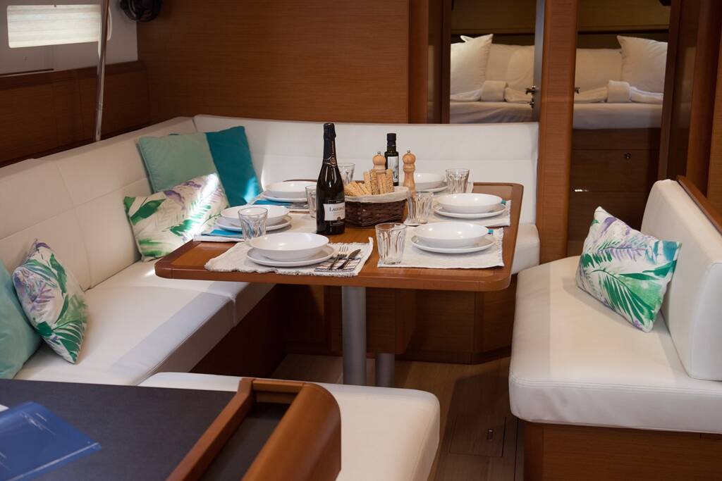 Sailing yacht Sun Odyssey 519 Mayflower