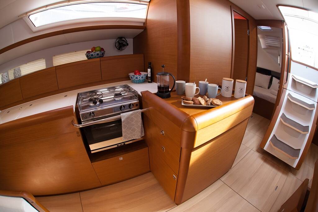 Sailing yacht Sun Odyssey 519 Mayflower