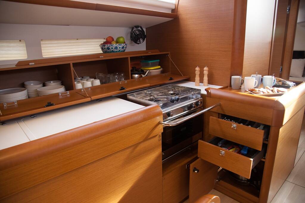 Sailing yacht Sun Odyssey 519 Mayflower