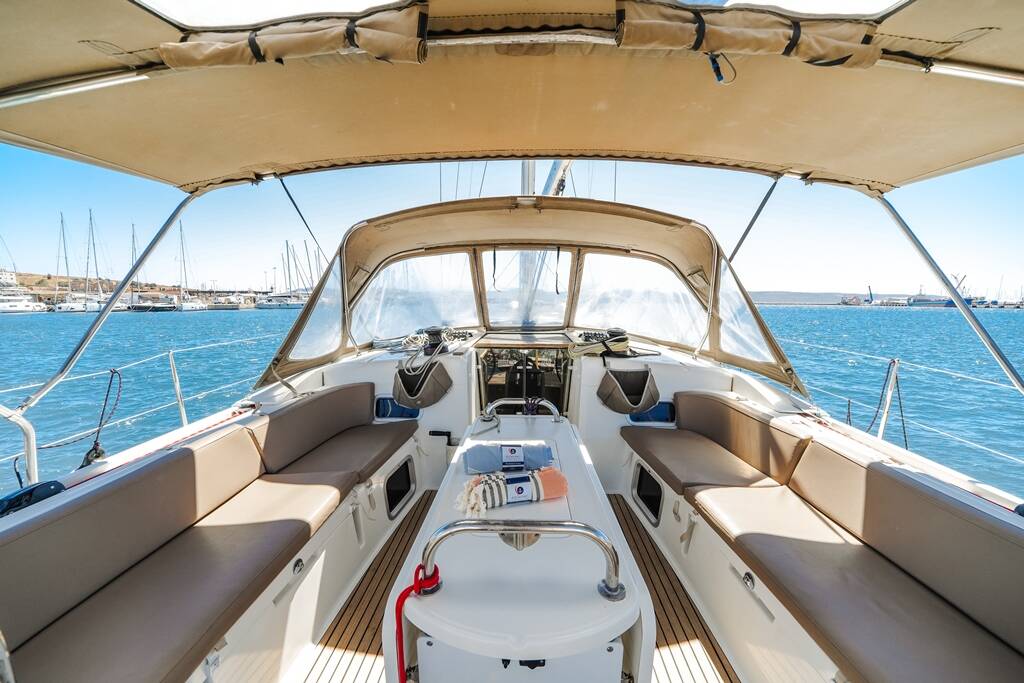 Sailing yacht Sun Odyssey 519 Maistros