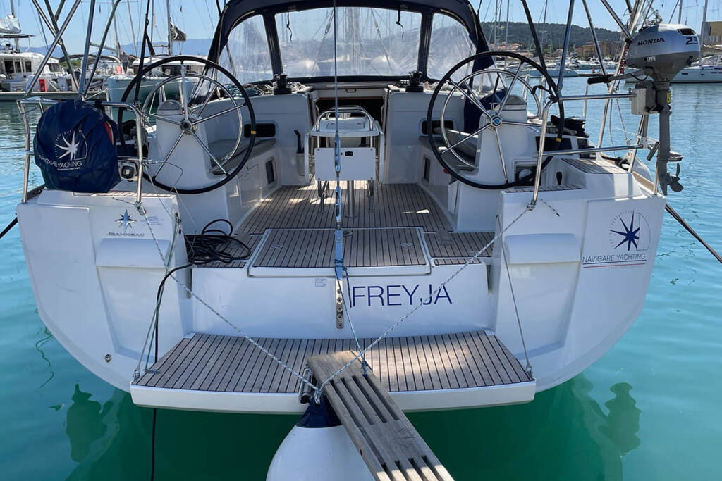 Sailing yacht Sun Odyssey 519 Freyja