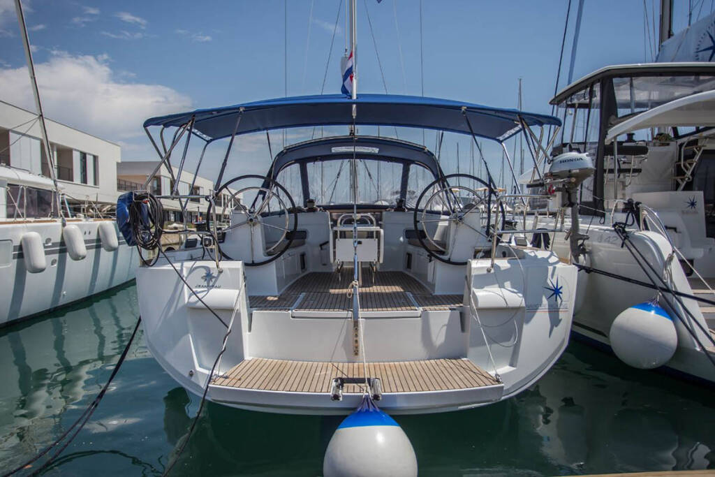 Sailing yacht Sun Odyssey 519 Freyja
