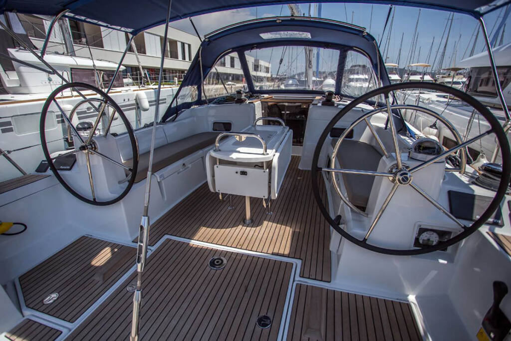 Sailing yacht Sun Odyssey 519 Freyja