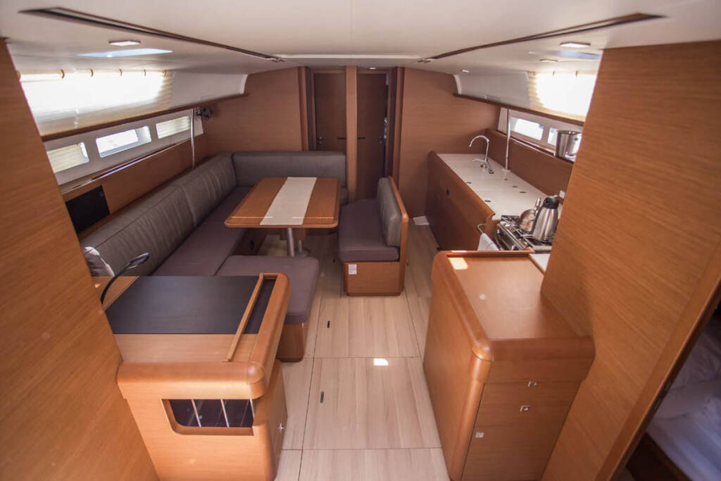 Sailing yacht Sun Odyssey 519 Freyja