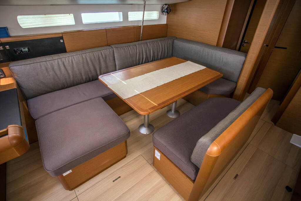 Sailing yacht Sun Odyssey 519 Freyja