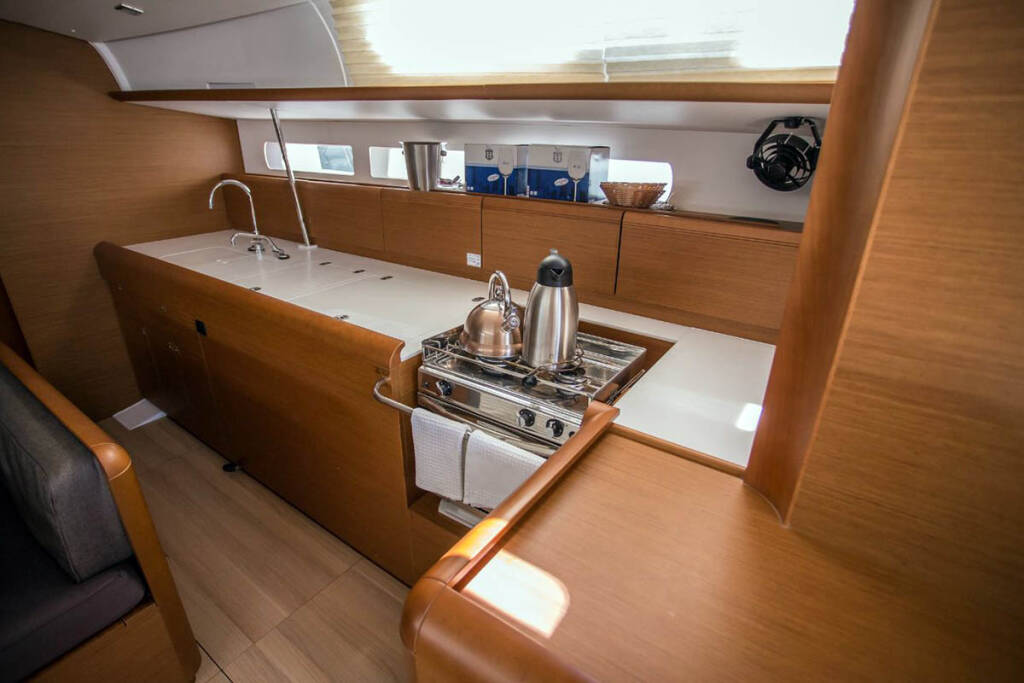 Sailing yacht Sun Odyssey 519 Freyja