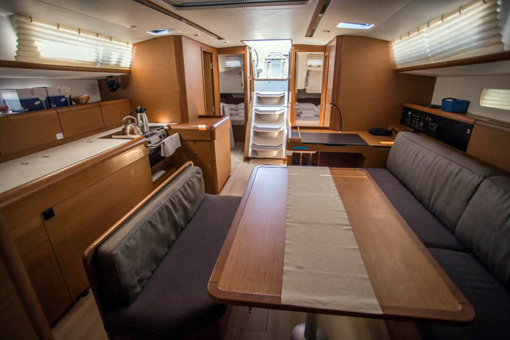 Sailing yacht Sun Odyssey 519 Freyja