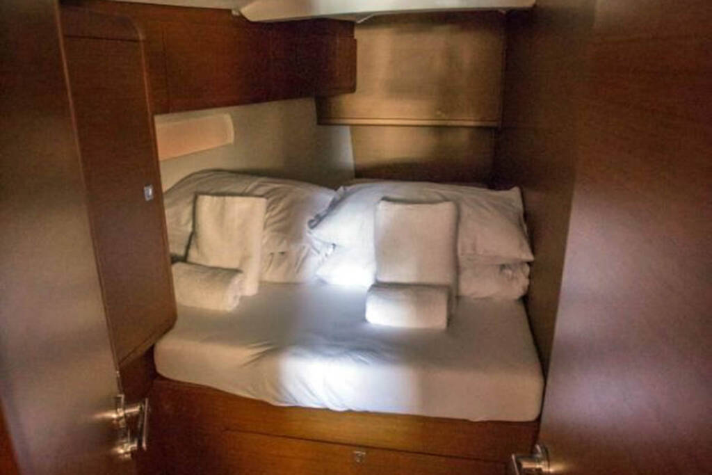 Sailing yacht Sun Odyssey 519 Freyja