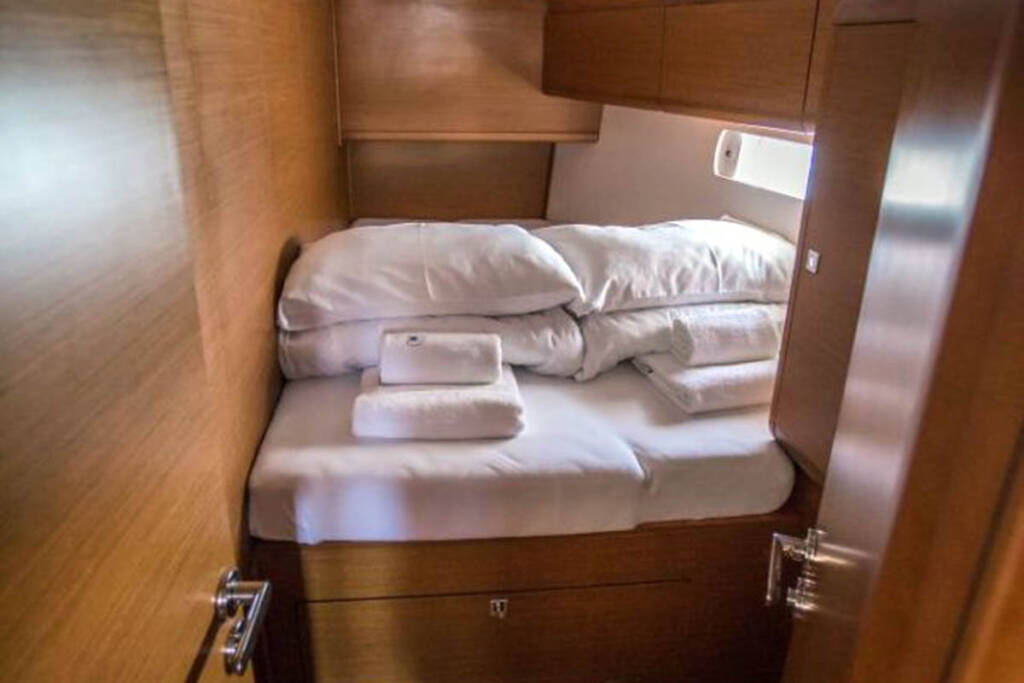 Sailing yacht Sun Odyssey 519 Freyja