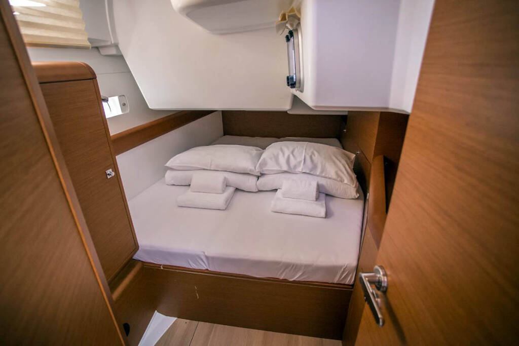 Sailing yacht Sun Odyssey 519 Freyja