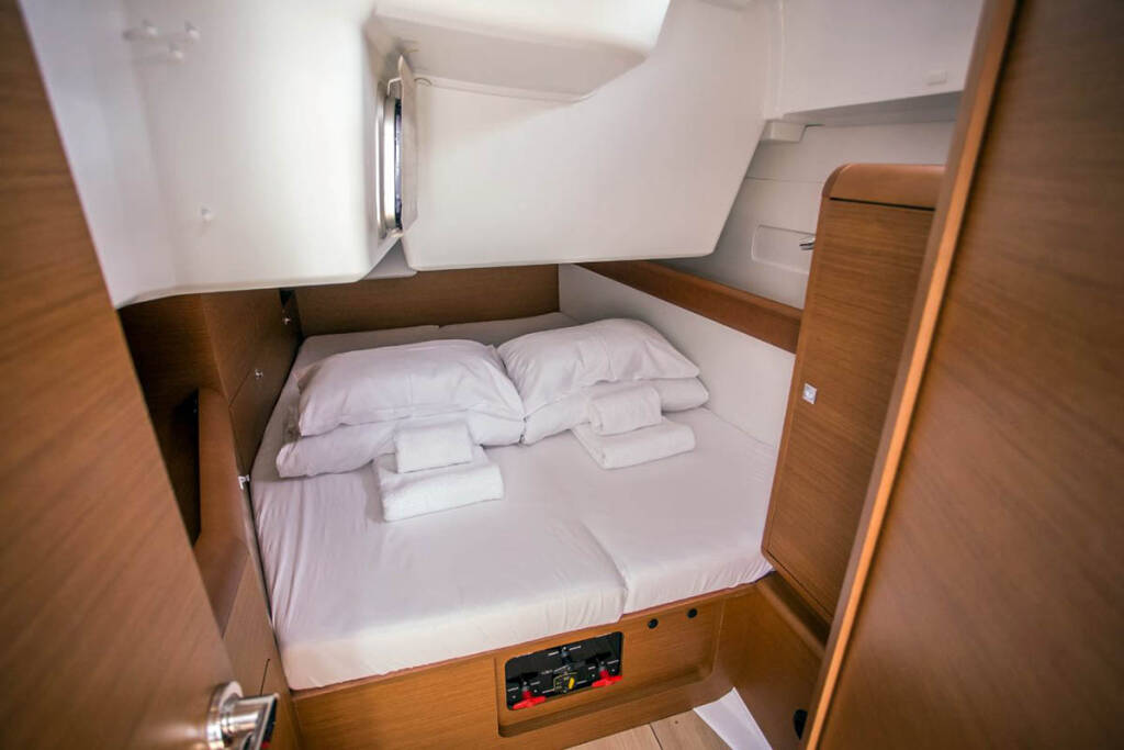 Sailing yacht Sun Odyssey 519 Freyja