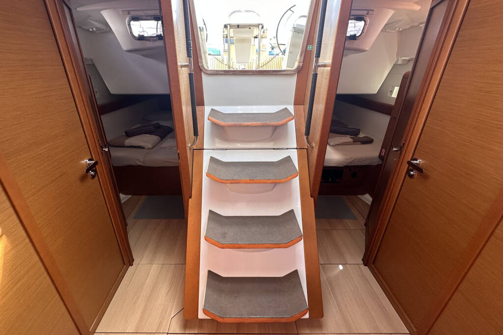 Sailing yacht Sun Odyssey 519 Alea