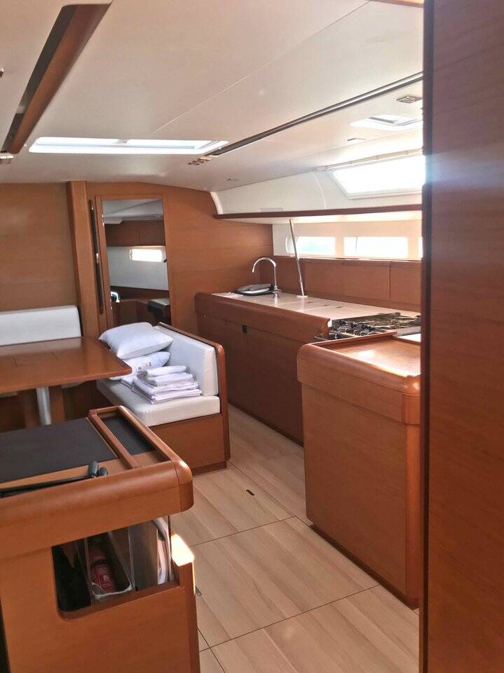 Sailing yacht Sun Odyssey 519 Simba
