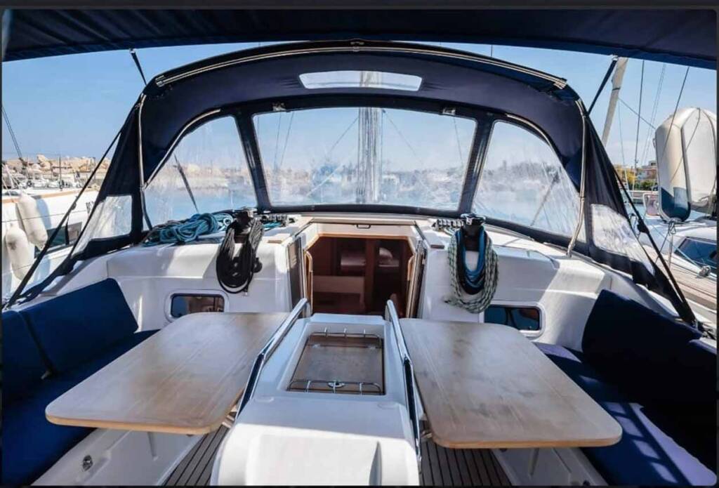 Sailing yacht Sun Odyssey 519 Kalos