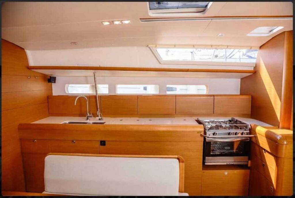 Sailing yacht Sun Odyssey 519 Kalos