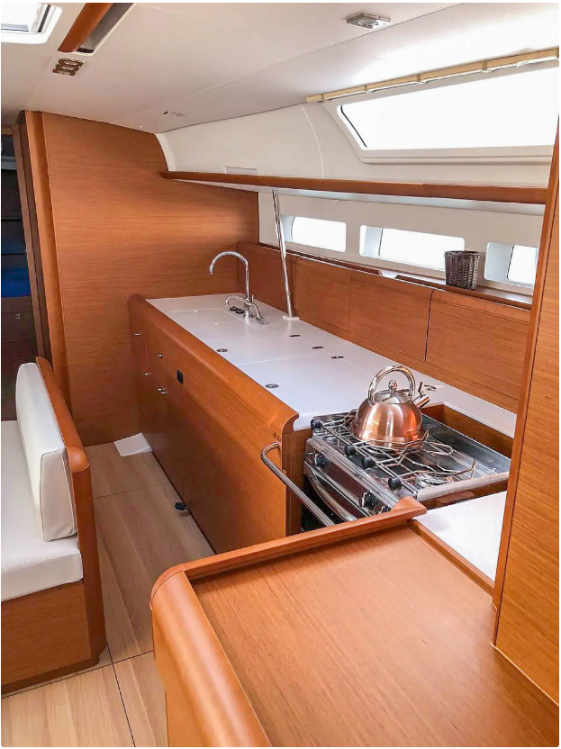 Sailing yacht Sun Odyssey 519 Misty
