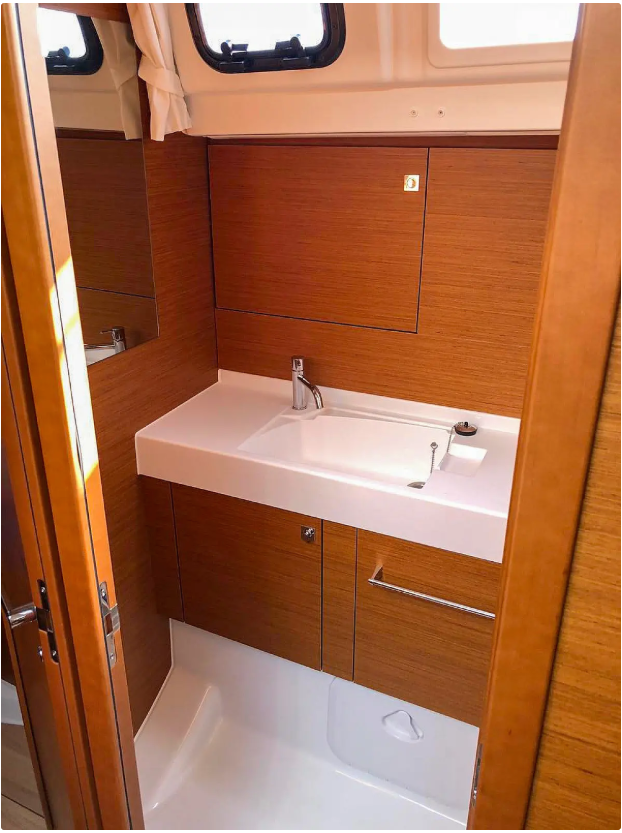 Sailing yacht Sun Odyssey 519 Misty