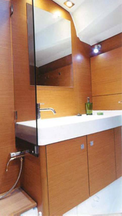 Sailing yacht Sun Odyssey 519 Alf