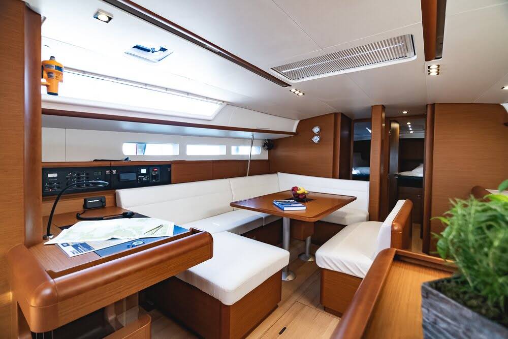 Sailing yacht Sun Odyssey 519 Pinta