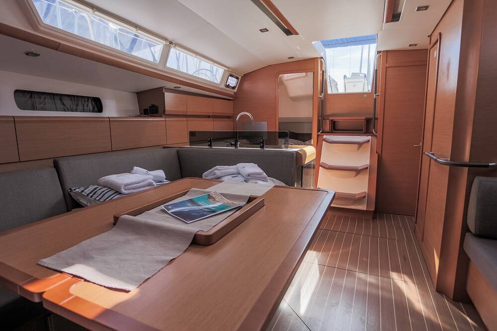 Segelyachten Sun Odyssey - DOUBLE CABIN Sailing school - double cabin