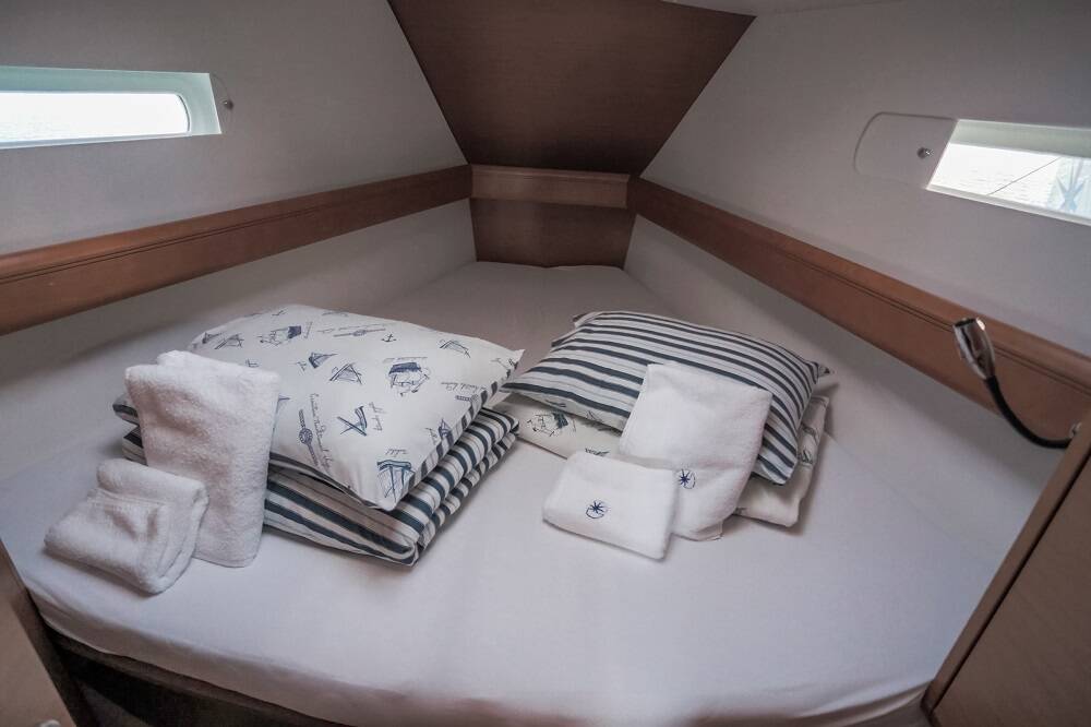 Segelyachten Sun Odyssey - DOUBLE CABIN Sailing school - double cabin