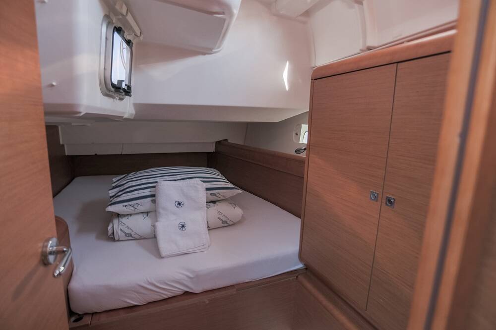 Segelyachten Sun Odyssey - DOUBLE CABIN Sailing school - double cabin