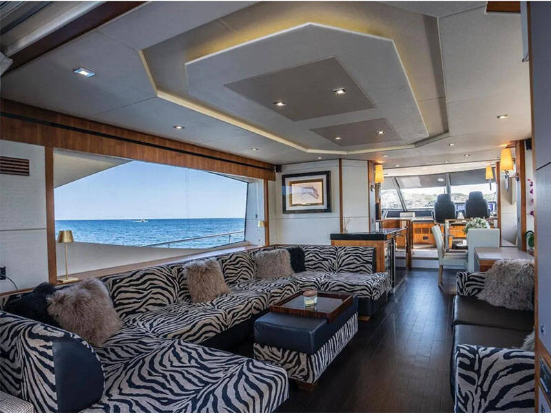 Motor yacht Sunseeker Manhattan 73 Goldeneye