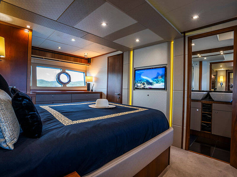 Motor yacht Sunseeker Manhattan 73 Goldeneye