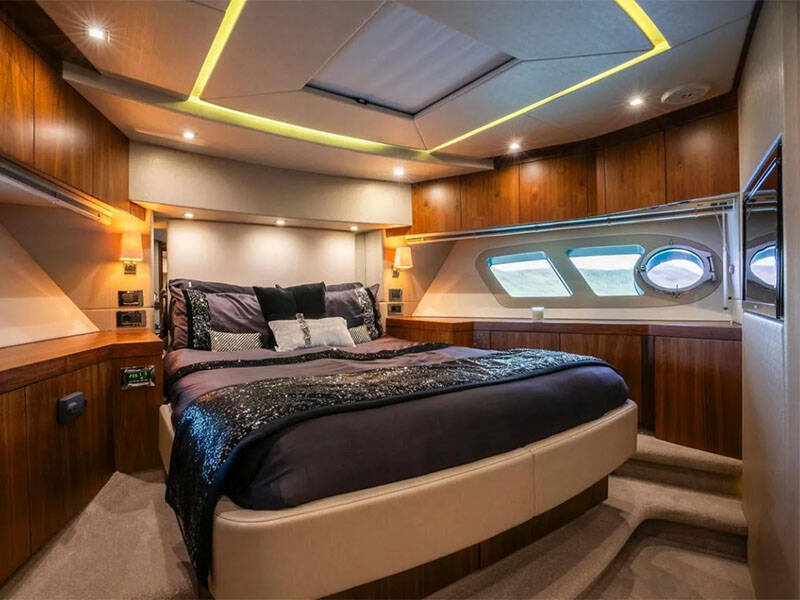 Motor yacht Sunseeker Manhattan 73 Goldeneye