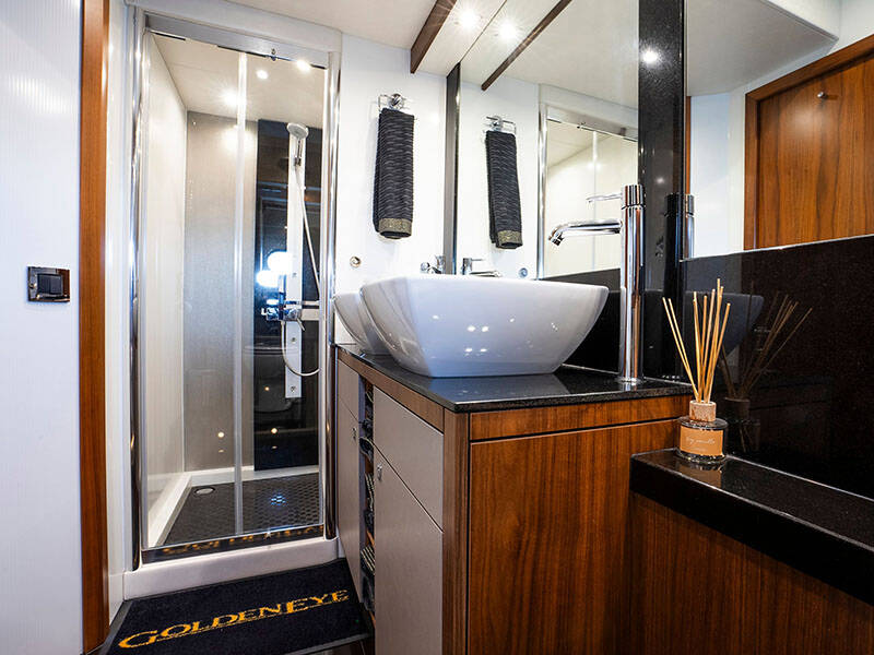 Motor yacht Sunseeker Manhattan 73 Goldeneye